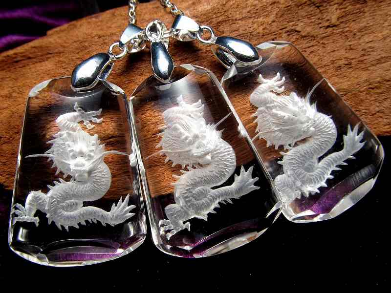 楽天市場】【全品P2倍】【4A 天然水晶 龍彫り ペンダントトップ】縦約