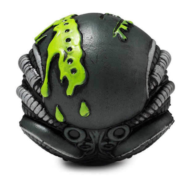 楽天市場】Alien Xenomorph Madballs Foam Horrorball by Kidrobot