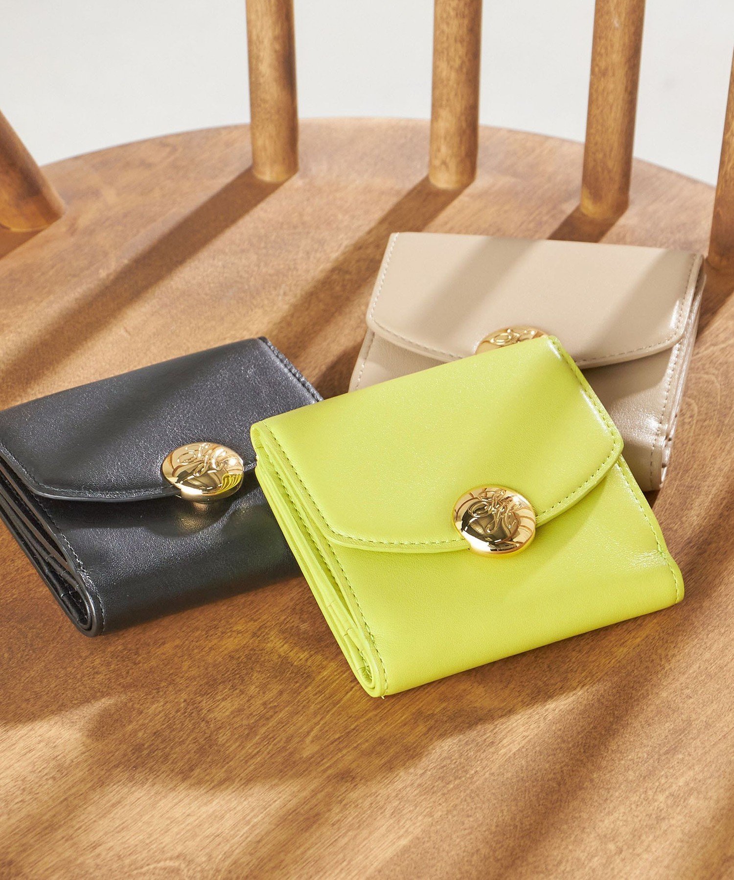 SHIPS｜イタリアンレザー ゴールドパーツ 二つ折り 財布 | Rakuten