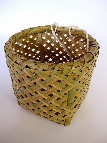 楽天市場】昔懐かしの 籠 かご めかいかご 大 竹製 / 竹 竹かご 竹籠