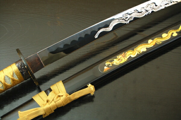 楽天市場】模造刀 日本刀 彫金 竜・金（大刀） 豪華彫金入り（刀身龍彫