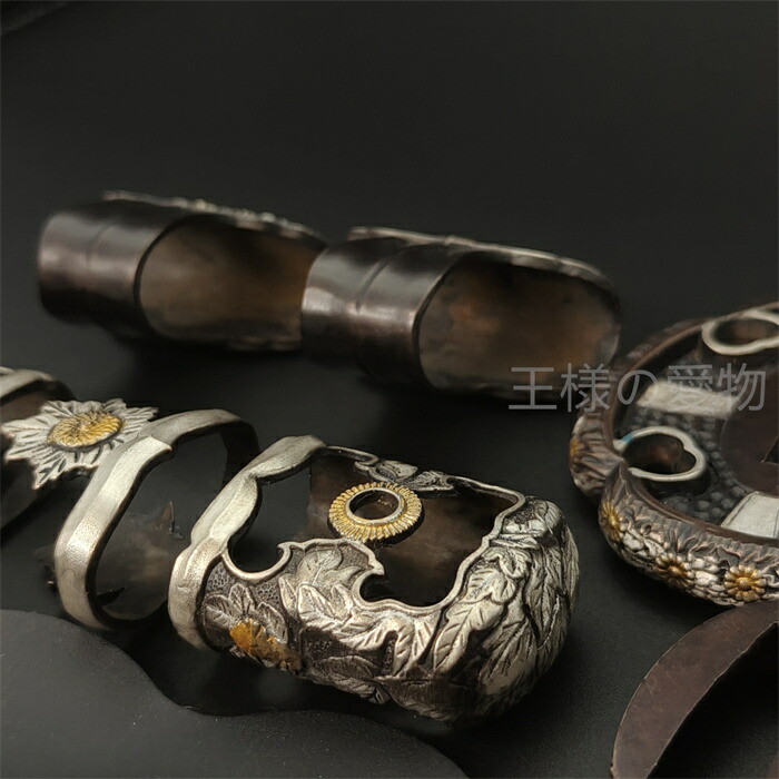 楽天市場】太刀金具 菊紋 刀鍔 目貫 縁頭 切羽 鐺 柄鞘一式金具 銅製