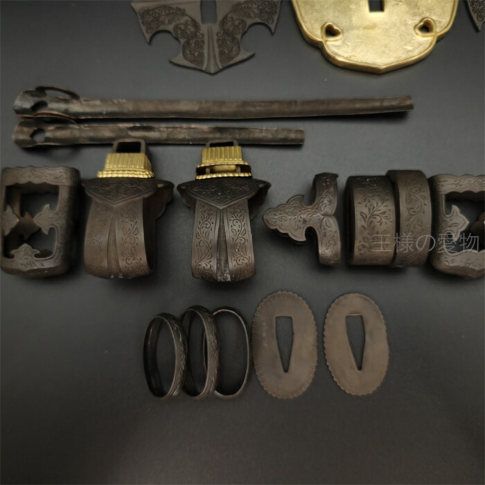 楽天市場】飾り太刀 太刀金具 煮黒 毛彫一作 刀鍔 目貫 縁頭 切羽 鐺