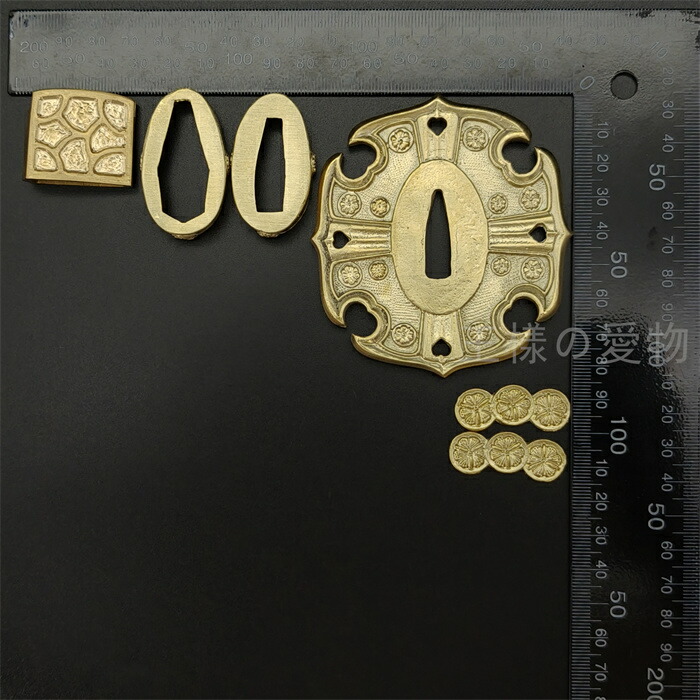 楽天市場】太刀金具 桜紋 刀鍔 目貫 縁頭 切羽 鐺 柄鞘一式金具 銅製