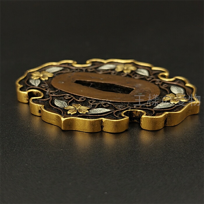 楽天市場】日本刀装具 刀鍔 唐草桜図 銅地 金工 細工 鍔 つば 居合用