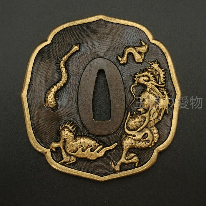 楽天市場】日本刀装具 金龍の図 刀鍔 銅地 細工 絵金銀 鍔 刀の鍔 ツバ