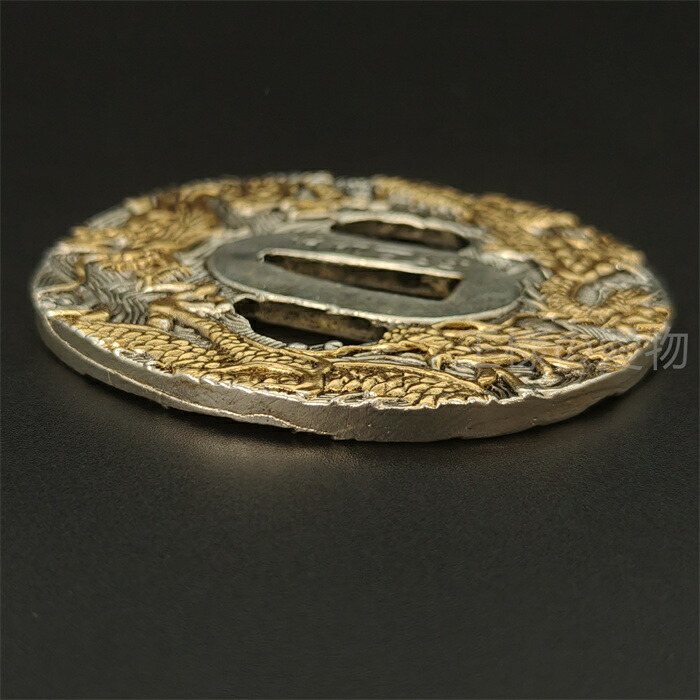 楽天市場】日本刀装具 銀海双龍の図 刀鍔 銅地 細工 絵金銀 鍔 刀の鍔