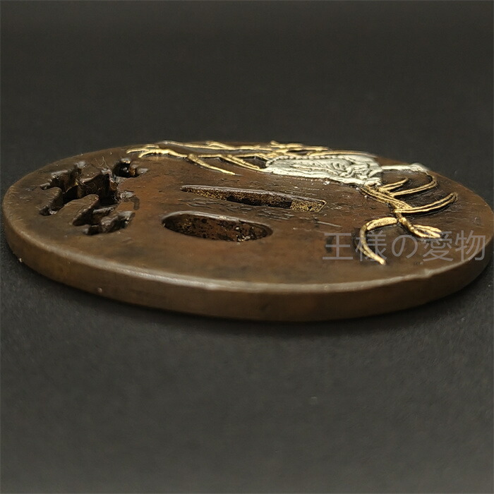 楽天市場】日本刀装具 月下孤狼の図 刀鍔 銅地 細工 絵金銀 鍔 刀の鍔