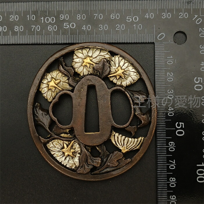 楽天市場】日本刀装具 白菊の図 刀鍔 銅地 細工 絵金銀 鍔 刀の鍔 ツバ