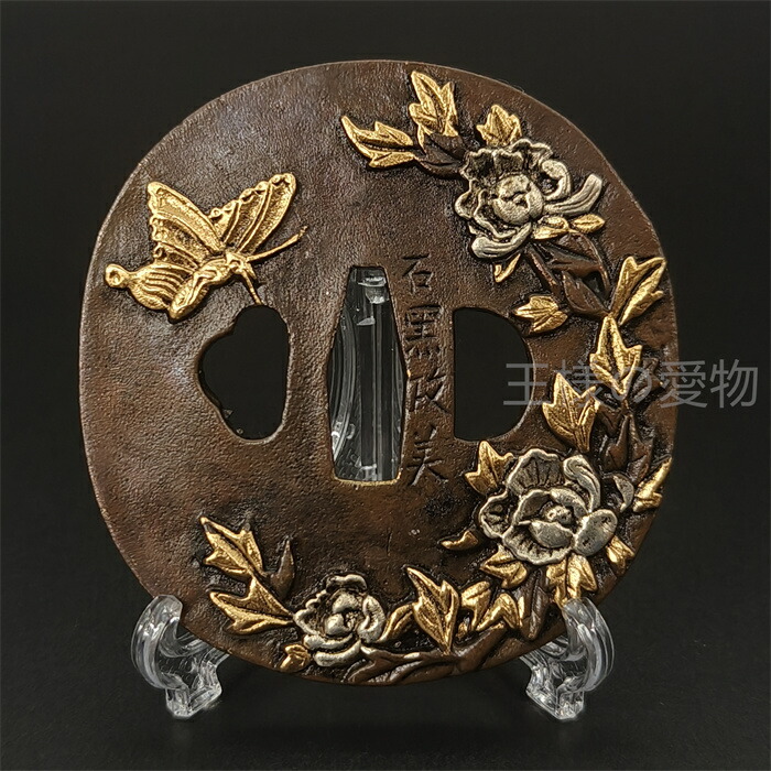 楽天市場】日本刀装具 花中蝶の図 刀鍔 銅地 細工 絵金銀 鍔 刀の鍔