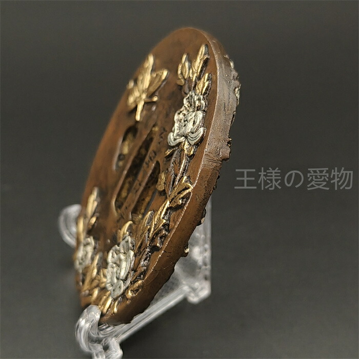 楽天市場】日本刀装具 花中蝶の図 刀鍔 銅地 細工 絵金銀 鍔 刀の鍔