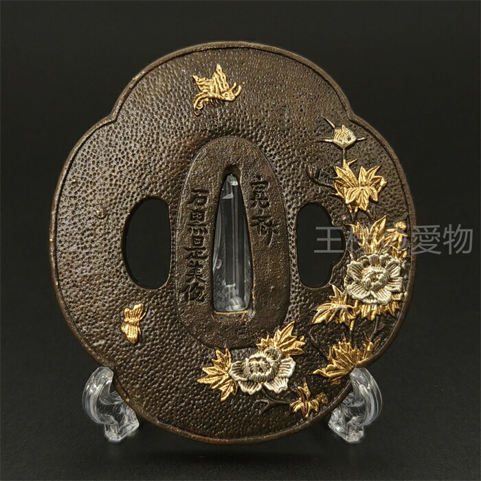 楽天市場】日本刀装具 牡丹と蝶の図 刀鍔 銅地 細工 絵金銀 鍔 刀の鍔