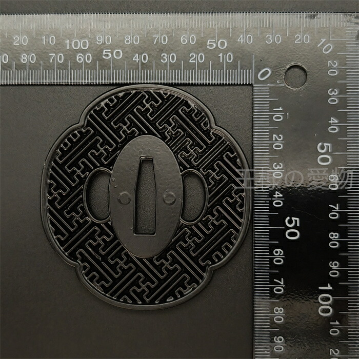 楽天市場】日本刀装具 刀鍔 唐草図 黒色 合金製 金工 細工 鍔 つば