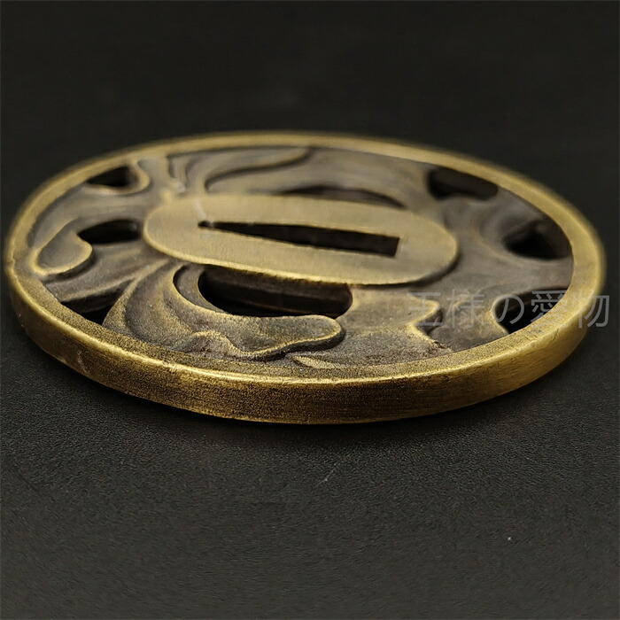 楽天市場】日本刀装具 刀鍔 百合図 合金製 金工 細工 鍔 つば 居合用