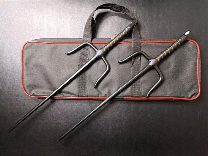 楽天市場】武具 十手 釵 サイ 琉球古武術 53CM 鉄製 黒メッキ 二本