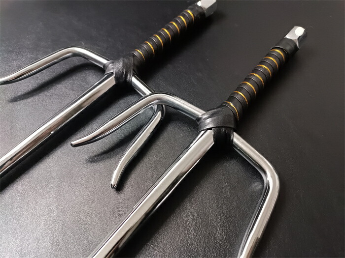 楽天市場】武具 十手 釵 サイ 琉球古武術 53CM 鉄製 銀色 二本セット