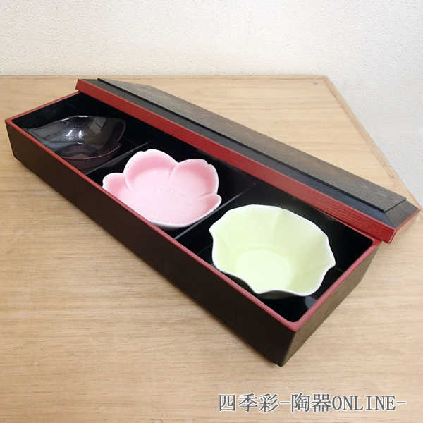 楽天市場】松花堂弁当箱 3マス仕切り 小鉢付き ABS樹脂黒塗り 高級感