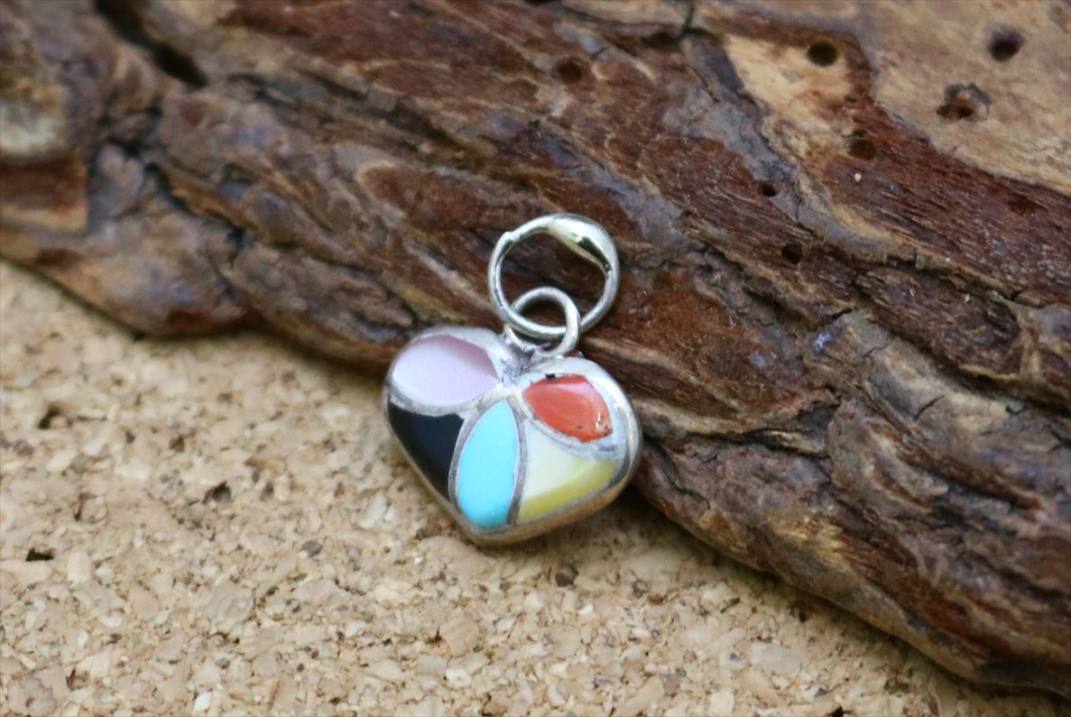 楽天市場】インディアンジュエリー ズニ族 カラフル ハート インレイ