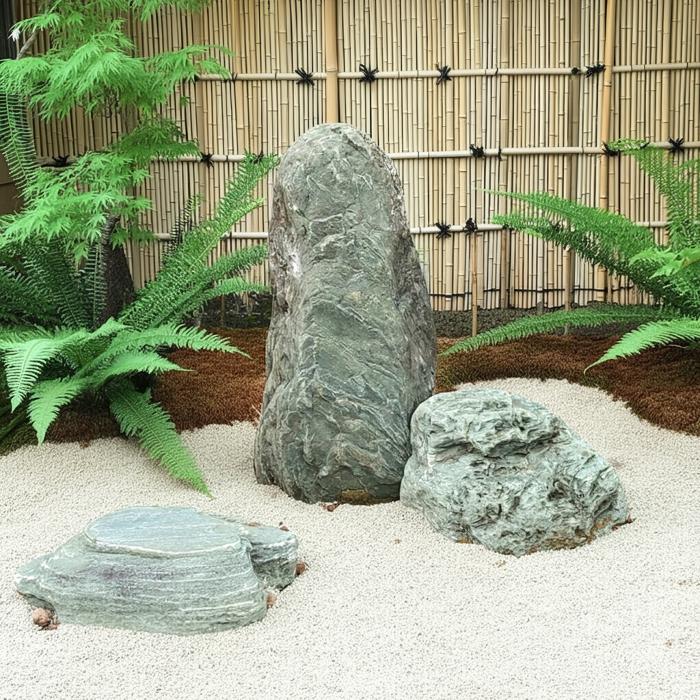 楽天市場】和の王道本鞍馬石飛石15（京都鞍馬山）【庭石】【本鞍馬石