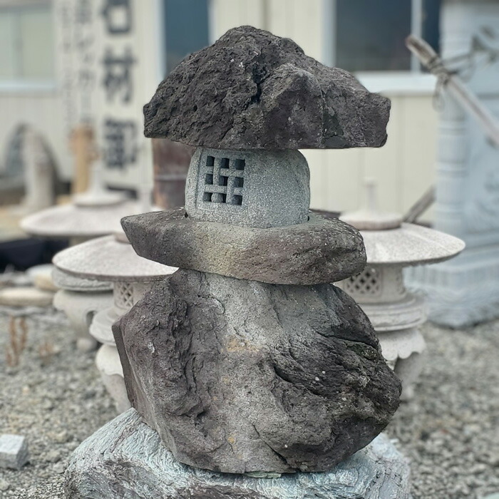 楽天市場】鳥海石灯篭4尺/秋田産 高さ 約120cmです☆【日本庭園