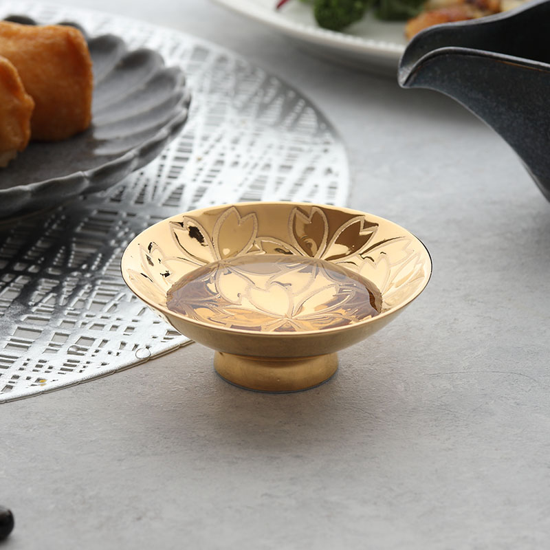 楽天市場】金釉盃 大 桜 木箱入 美濃焼盃 杯 高級 割烹 料亭 お祝い お