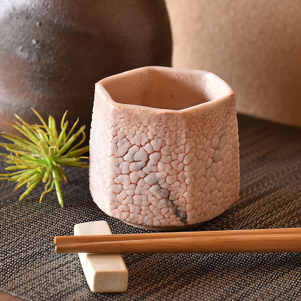 楽天市場】喜楽庵 陶芸家 酒井博司 紅志野六角ぐい呑み 桐箱入 和食器