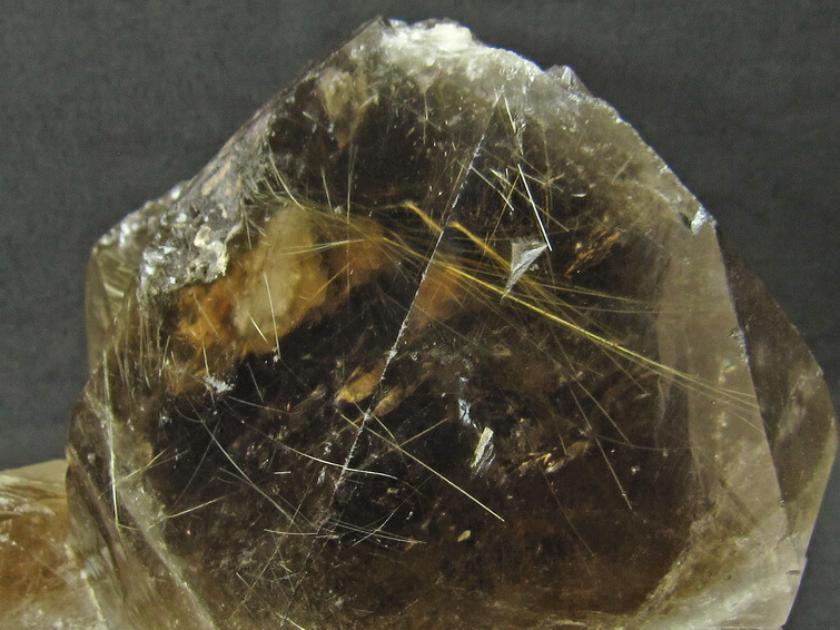 楽天市場】3.7Kg スモーキークォーツ 原石 虹入り ルチルクォーツ入り