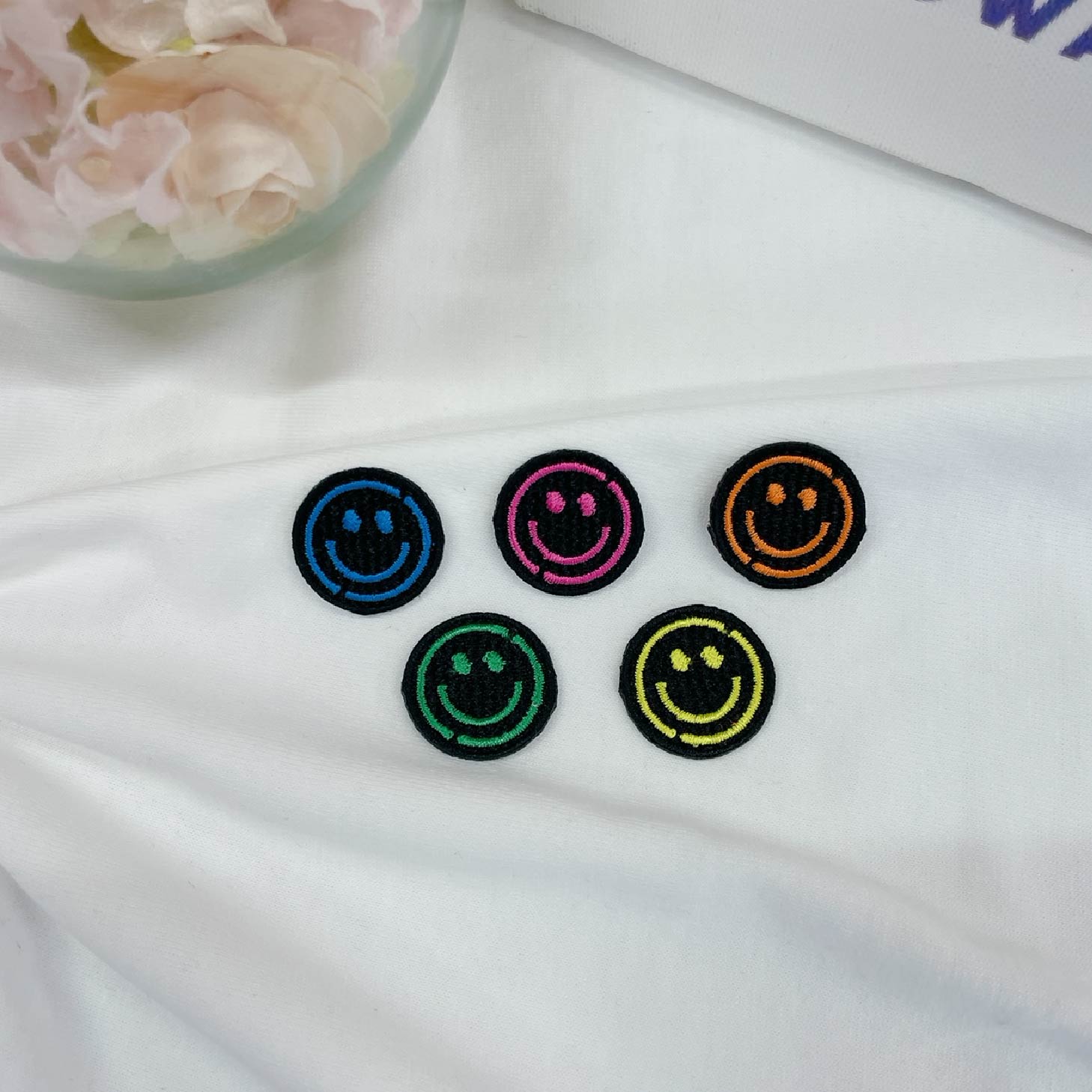 楽天市場】ワッペン アイロン スマイル ネオン 【1000円以上購入送料無