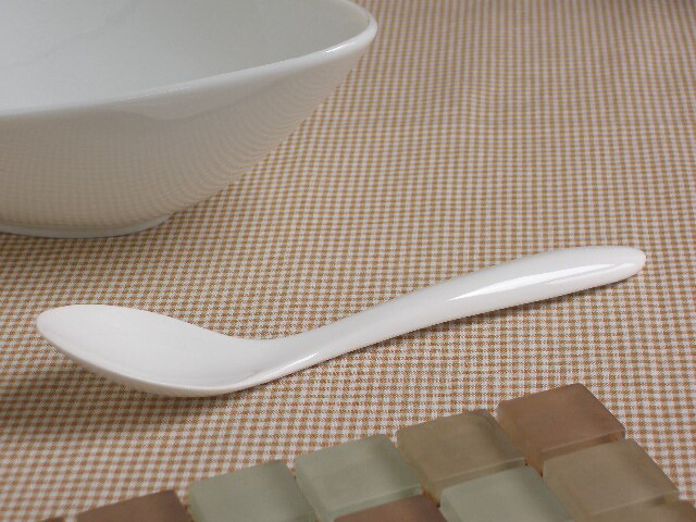 楽天市場】とっても軽いカレースプーン（強化磁器） 【食洗機OK】 白