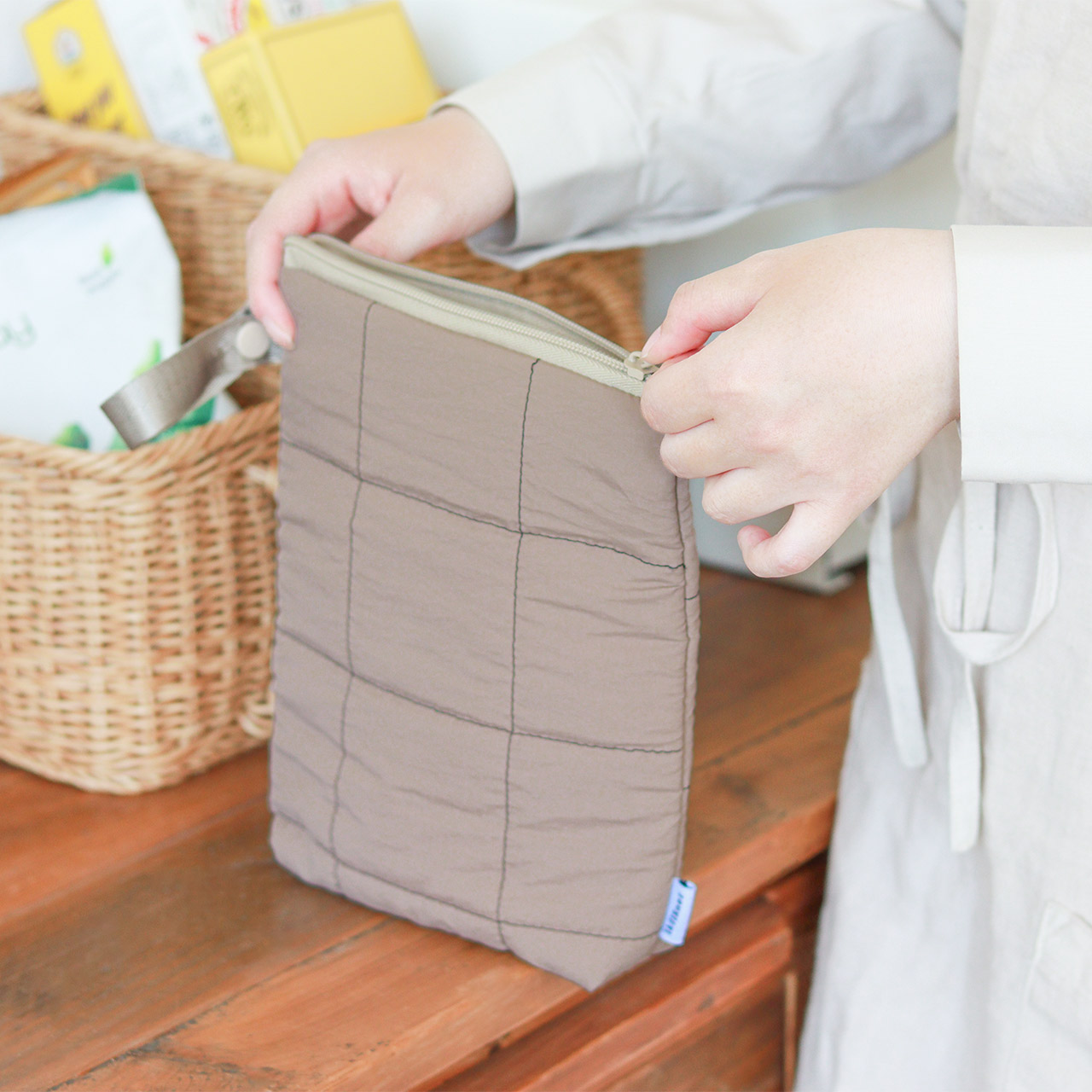 楽天市場】【公式】保冷ポーチ おしゃれ キルティング アルミポーチ