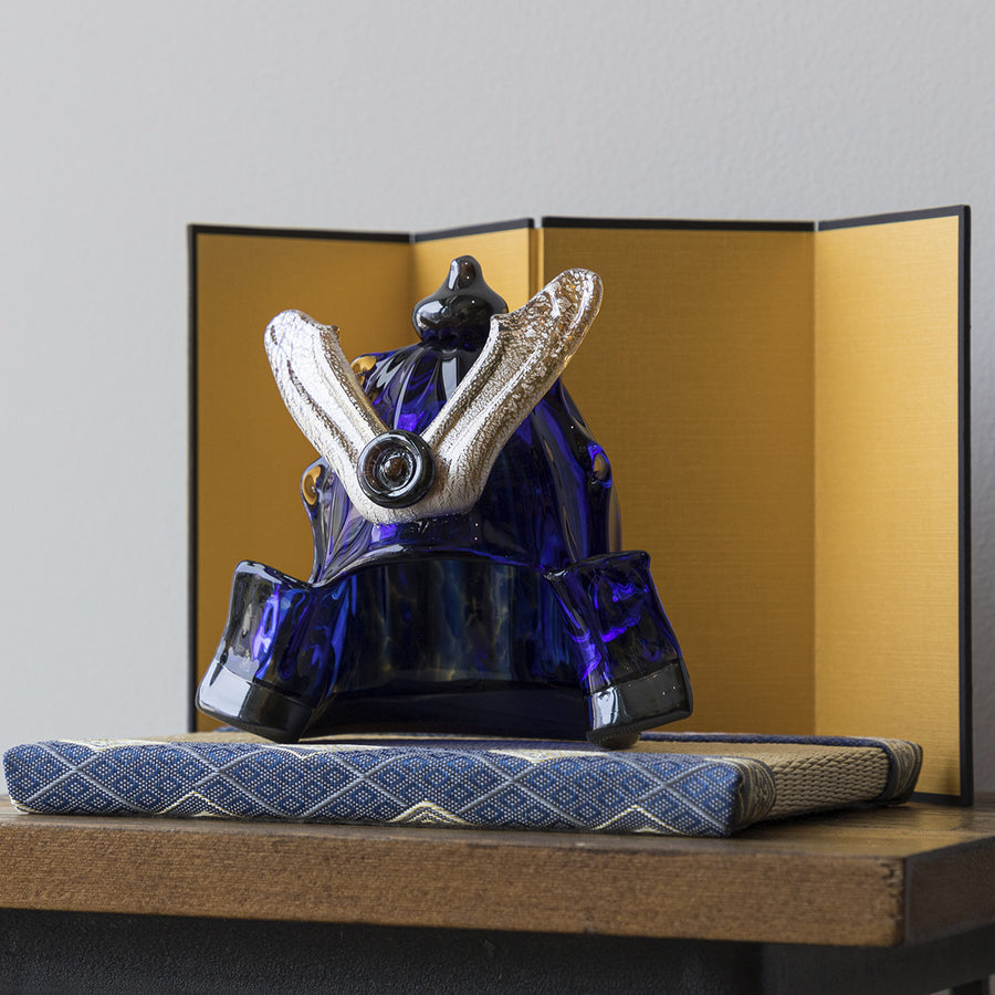 ガラスの兜（青｜縦筋模様） – TSUCHI-YA │ ガラスの器と工芸