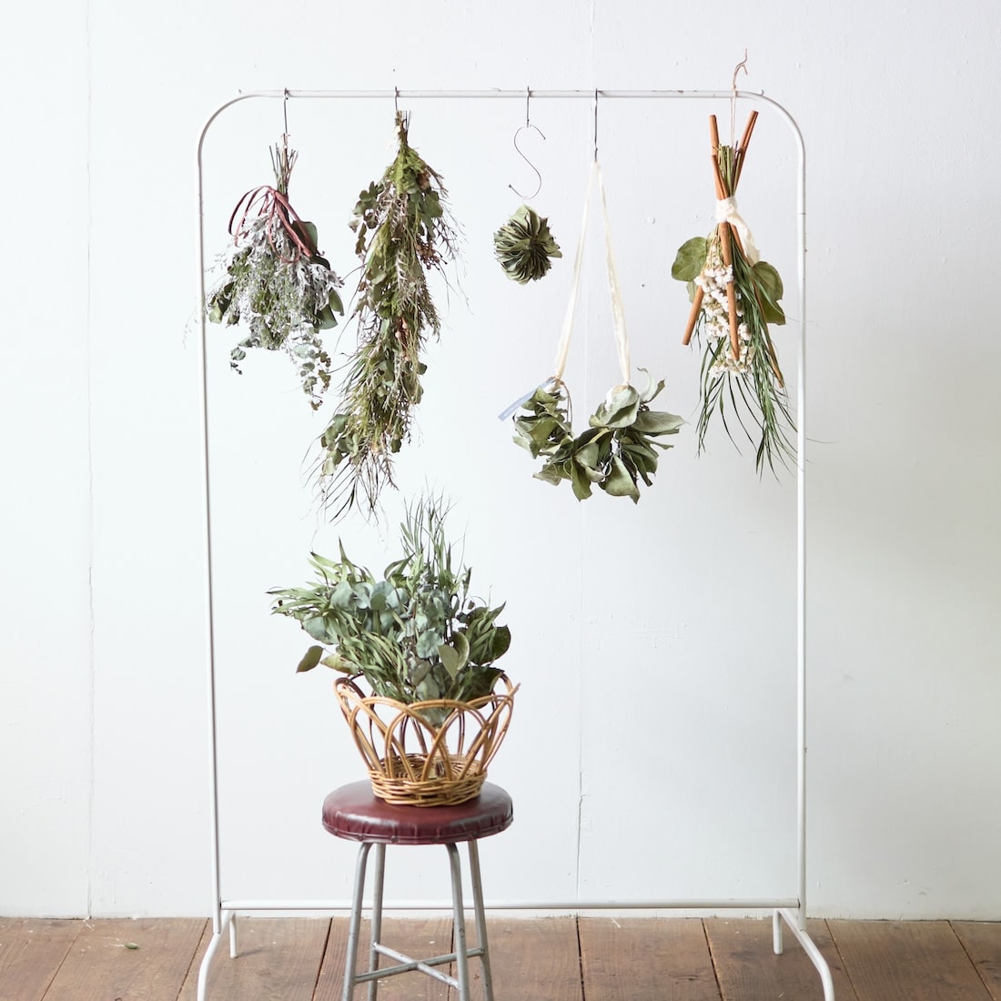 ブルーファンタジアとユーカリのスワッグ 商品ページ - 土と風の植物園