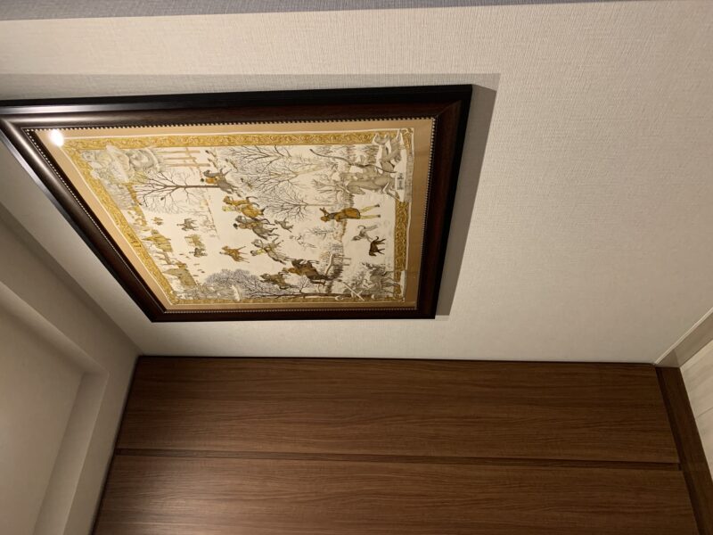 エルメススカーフをアート額装に 思い出を飾るアート施工事例 | クロス
