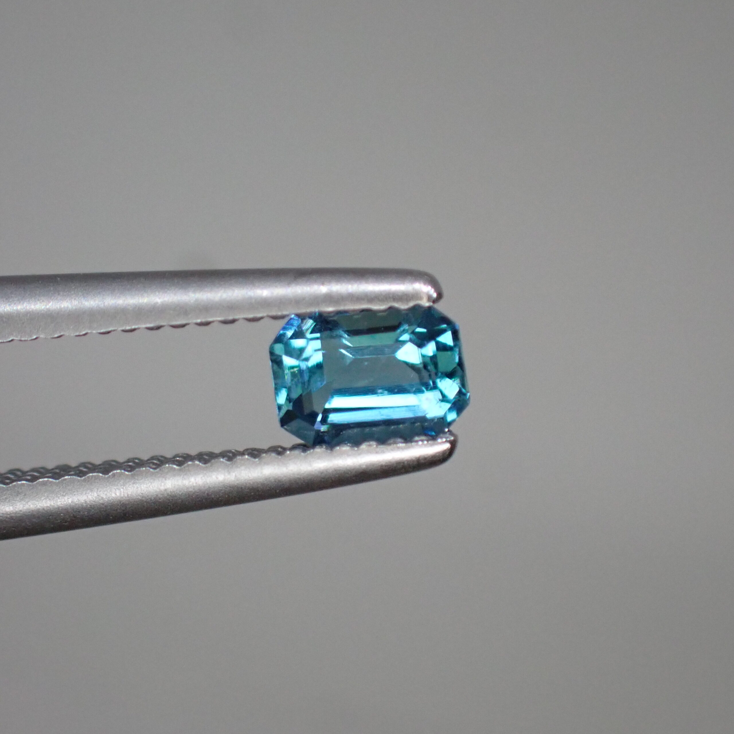 鮮やかな水色☆ネオン感のあるトルマリン 0.162ct | 宝石つむり