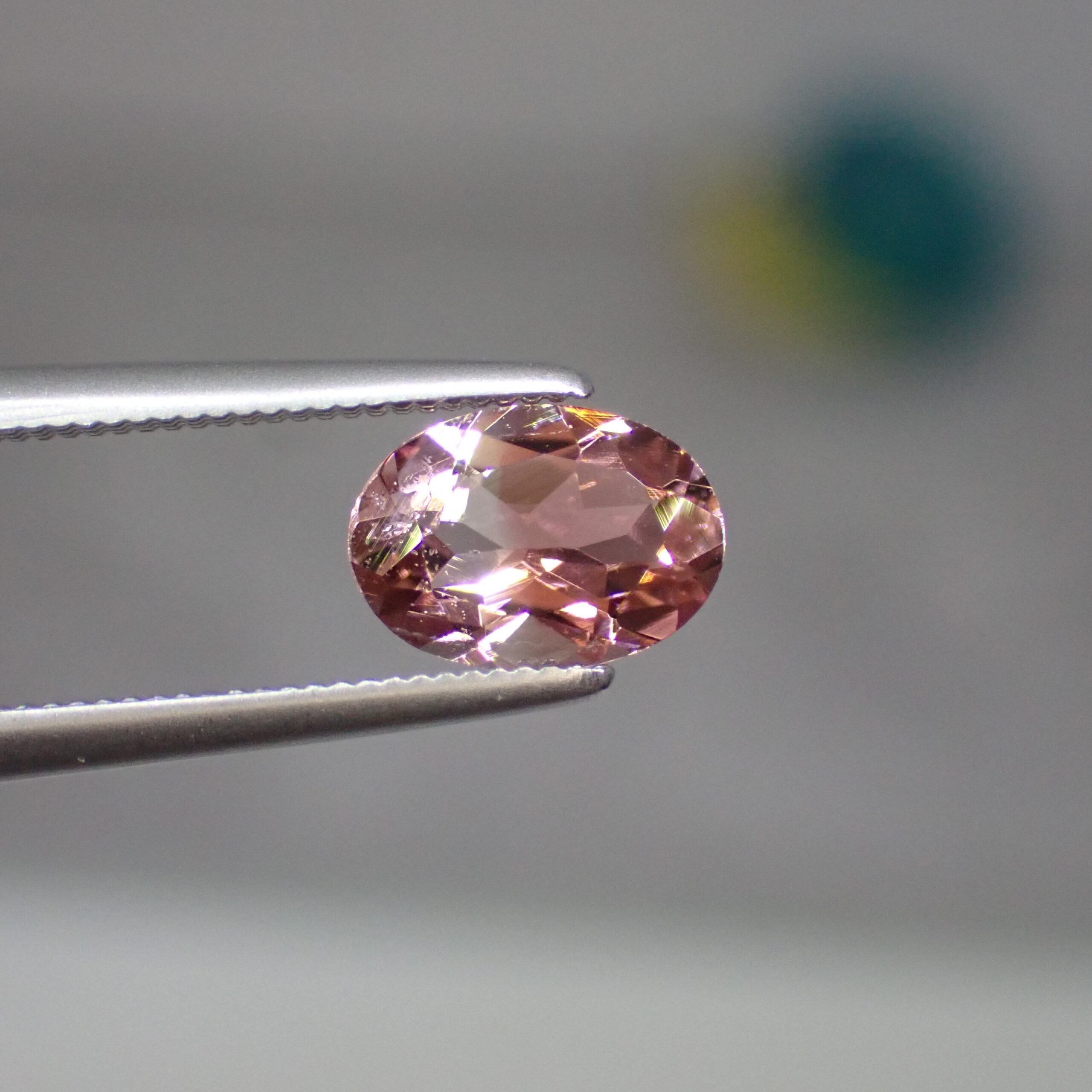 ピンク！？オレンジピンク！？カラーレス！？不思議なバイカラー