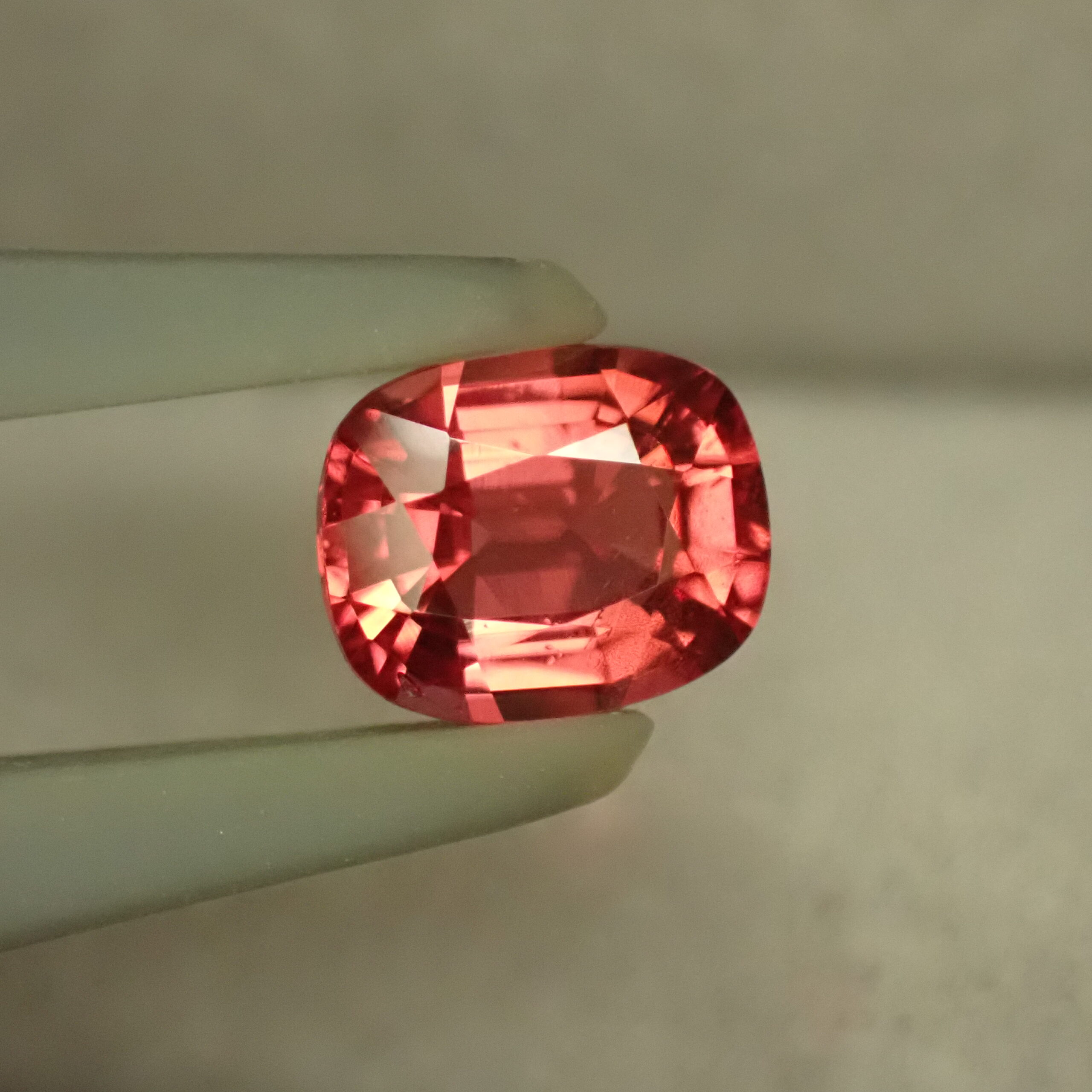 ツーソン新着】燃える煌めき☆タンザニア産オレンジレッドスピネル