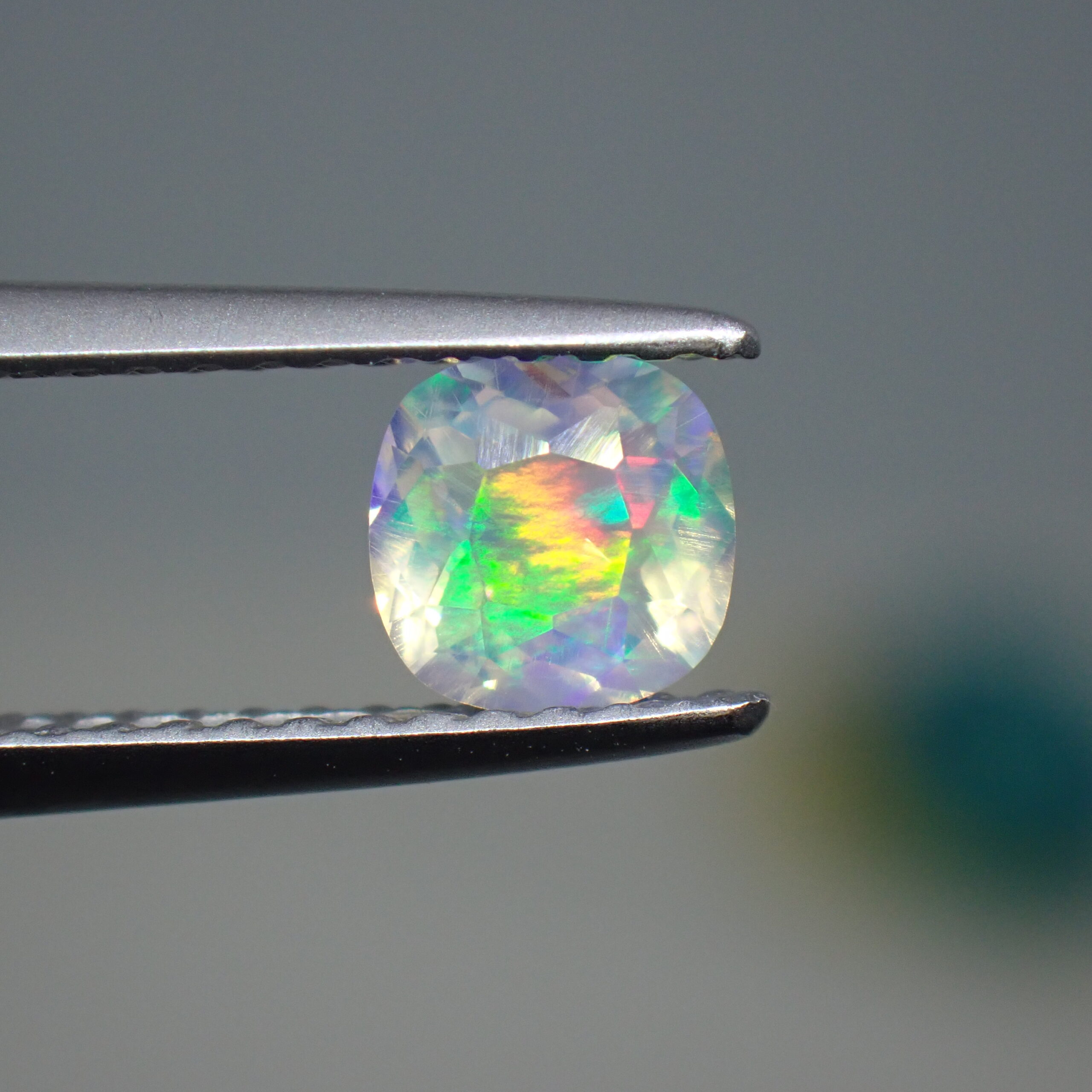 珍しいファセットカット☆カラフルな遊色が楽しめるメキシコオパール