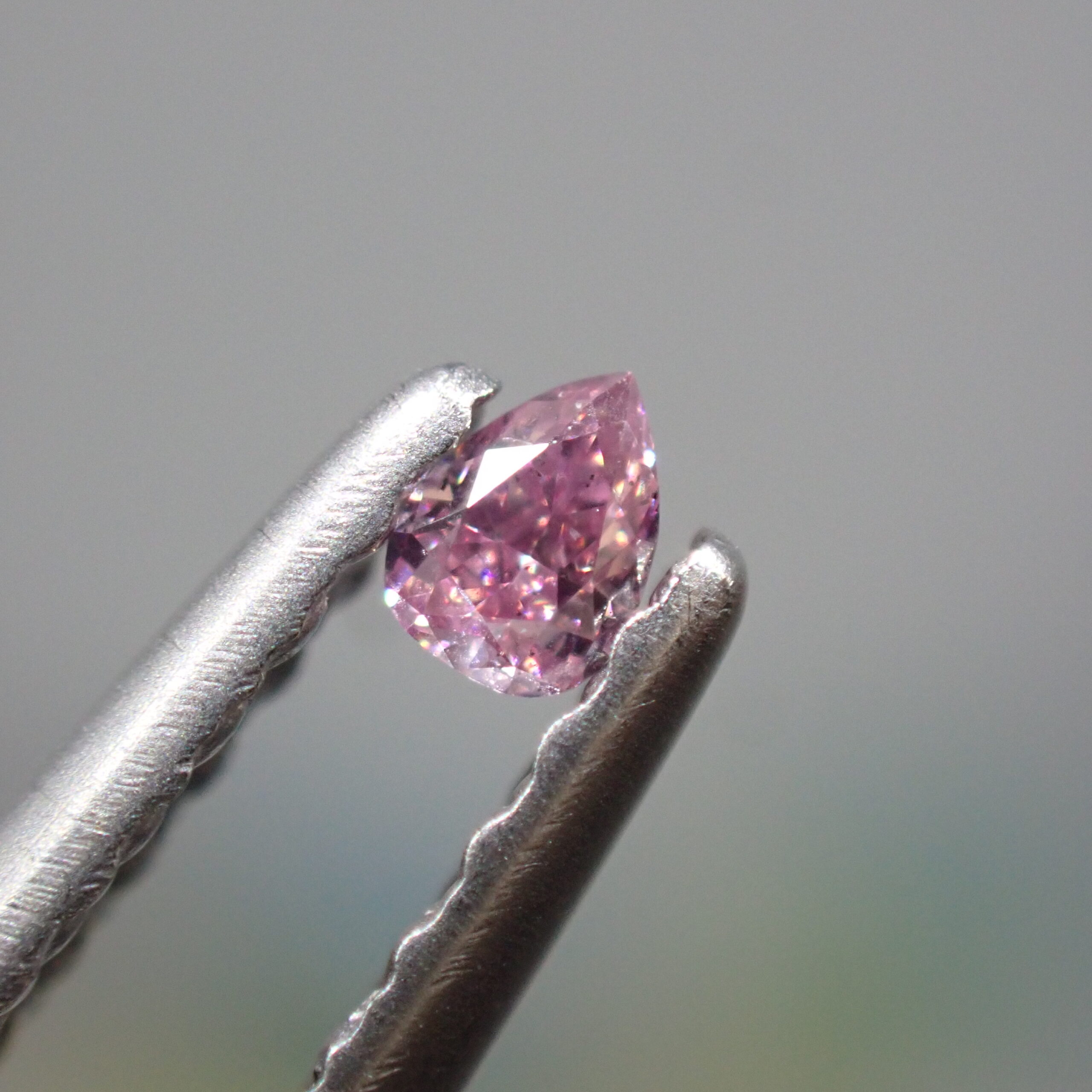 濃いピンク☆Fancy Intense Purplish Pink 0.034ct (SI-2) | 宝石つむり