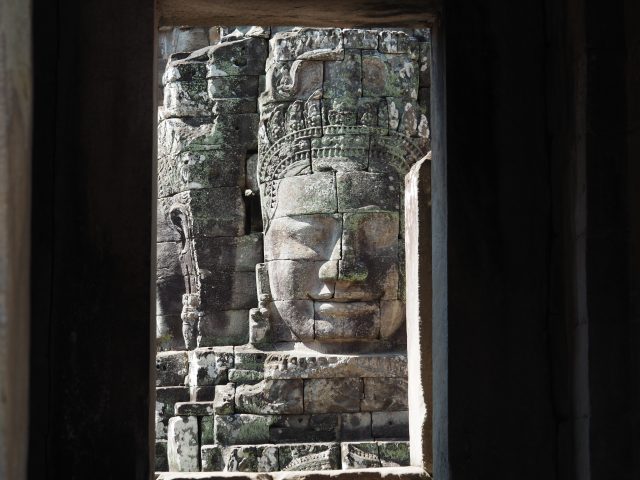 遺跡のカンボジア。ジャヤヴァルマン七世の世界観をみるアンコールトム