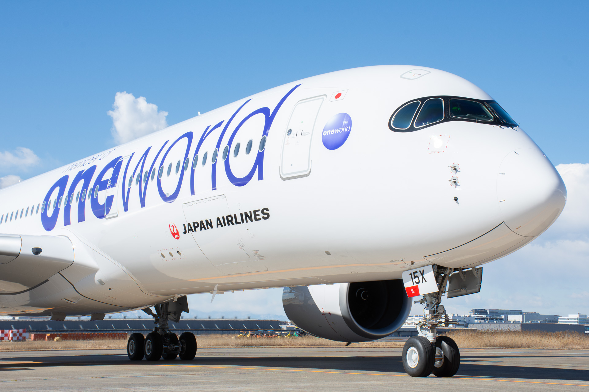 JALのA350、年度最後の15号機が羽田にきた！ 777を置き換える最新鋭機