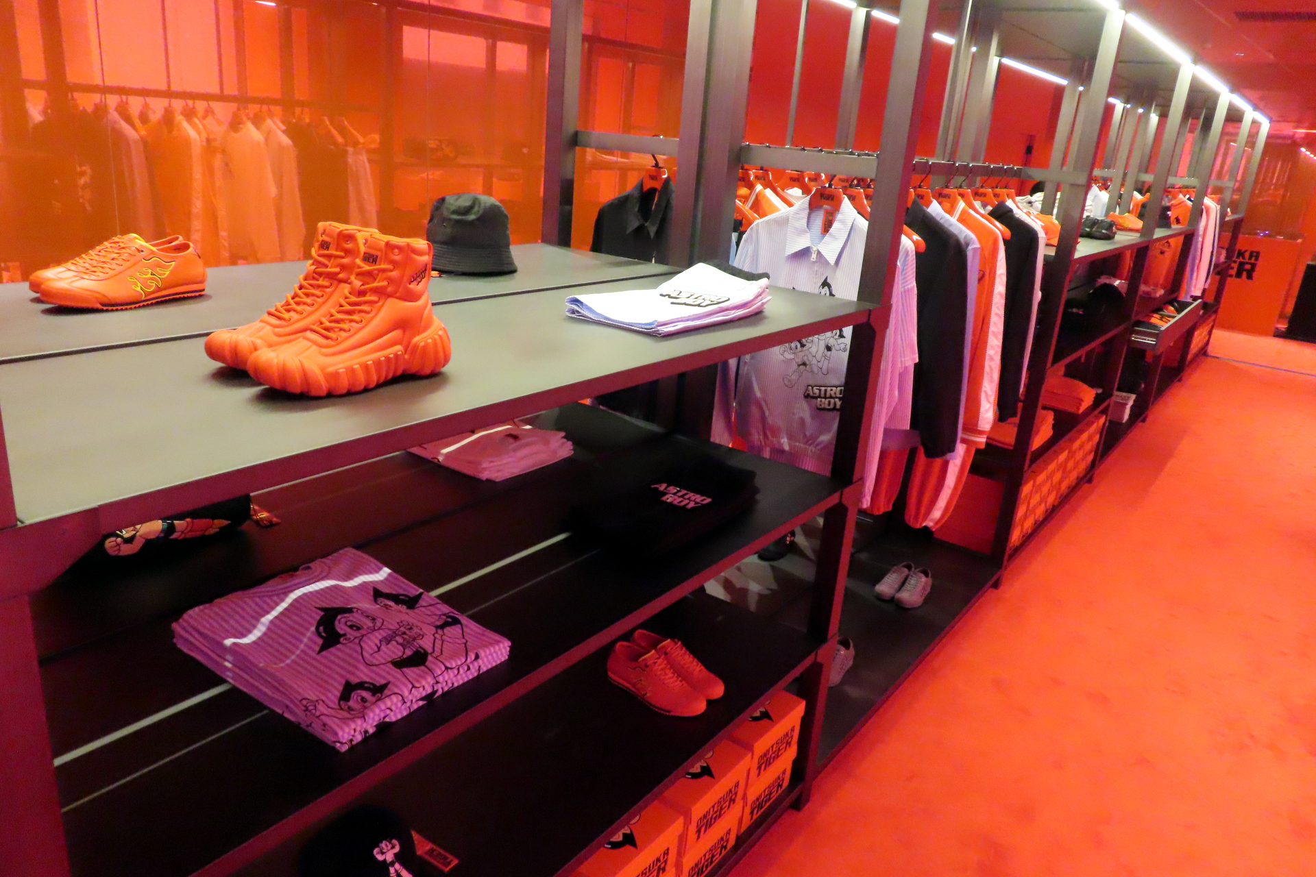 オニツカタイガー×鉄腕アトム、銀座にポップアップストアがオープン 2