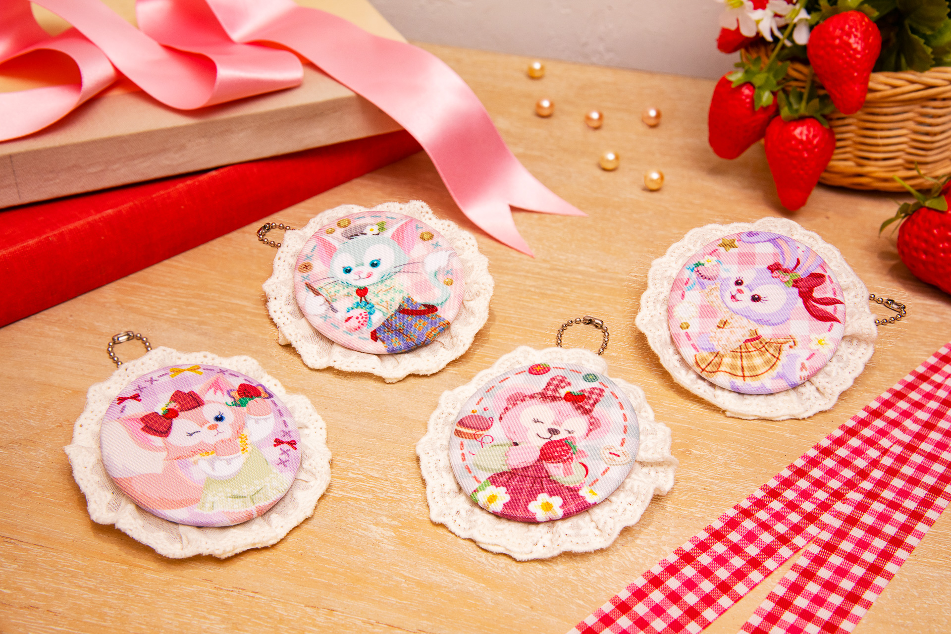 どのコが出るかはお楽しみ！ ダッフィー＆フレンズ、いちご柄の