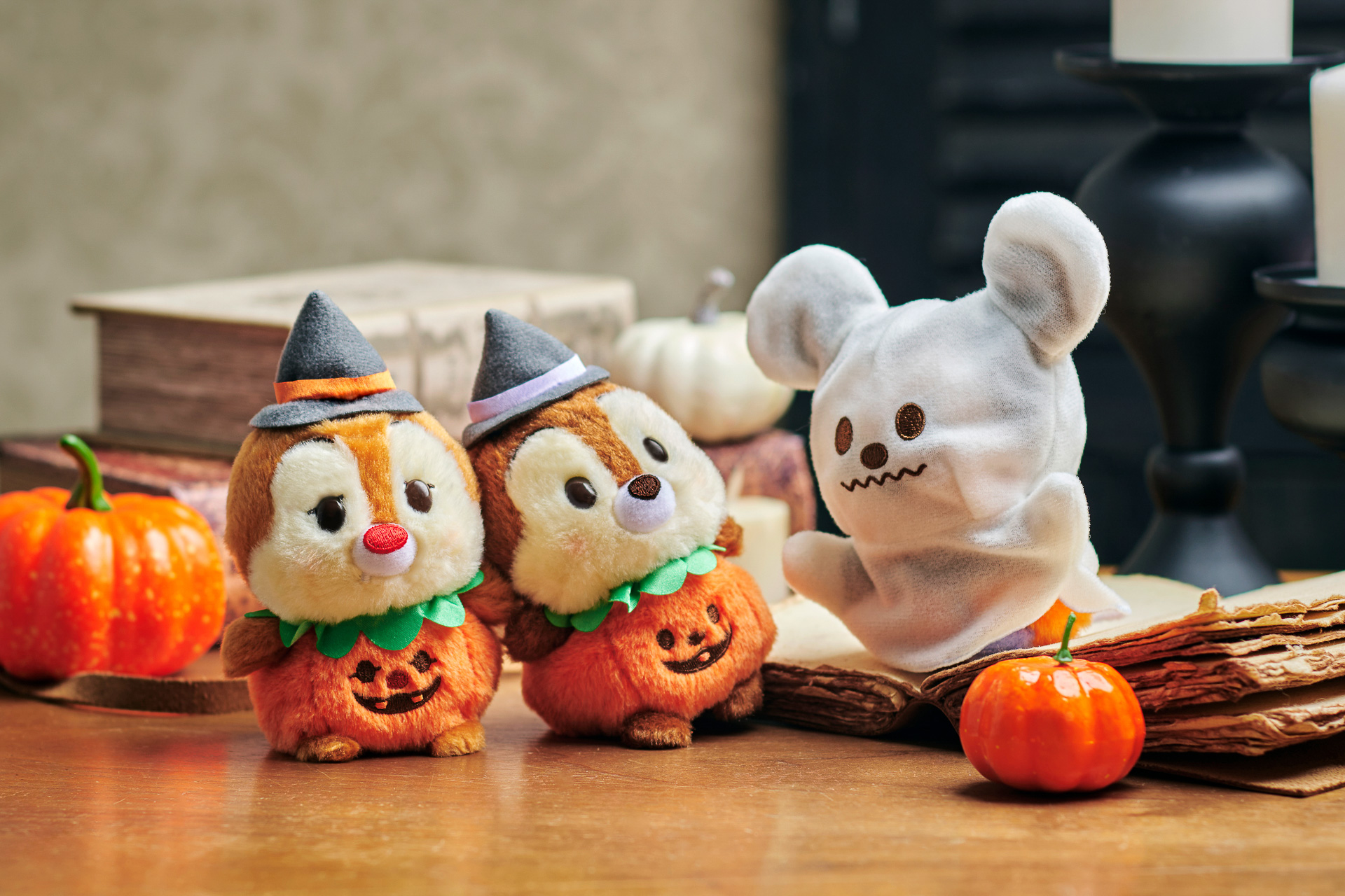 ディズニーストア、新作「うるぽちゃちゃん」はゴーストに扮した