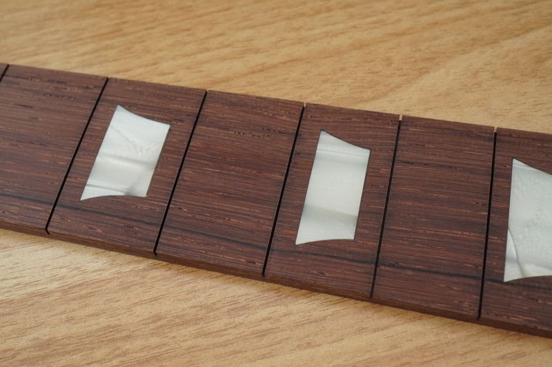 マダガスカル・ローズウッド指板/デイヴ・ジョンソン・ポジション