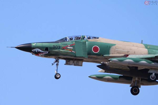 戦闘機になぜ鮫の口？ F-4「ファントムII」ノーズ彩る「シャーク