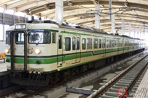 新潟の115系電車、2編成が「二次新潟色」「弥彦色」に JR東日本 | 乗り