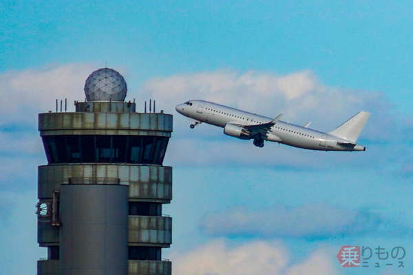 元バニラエア→ANAのエアバスA320 ”真っ白ボディ”で離日 ファンの注目