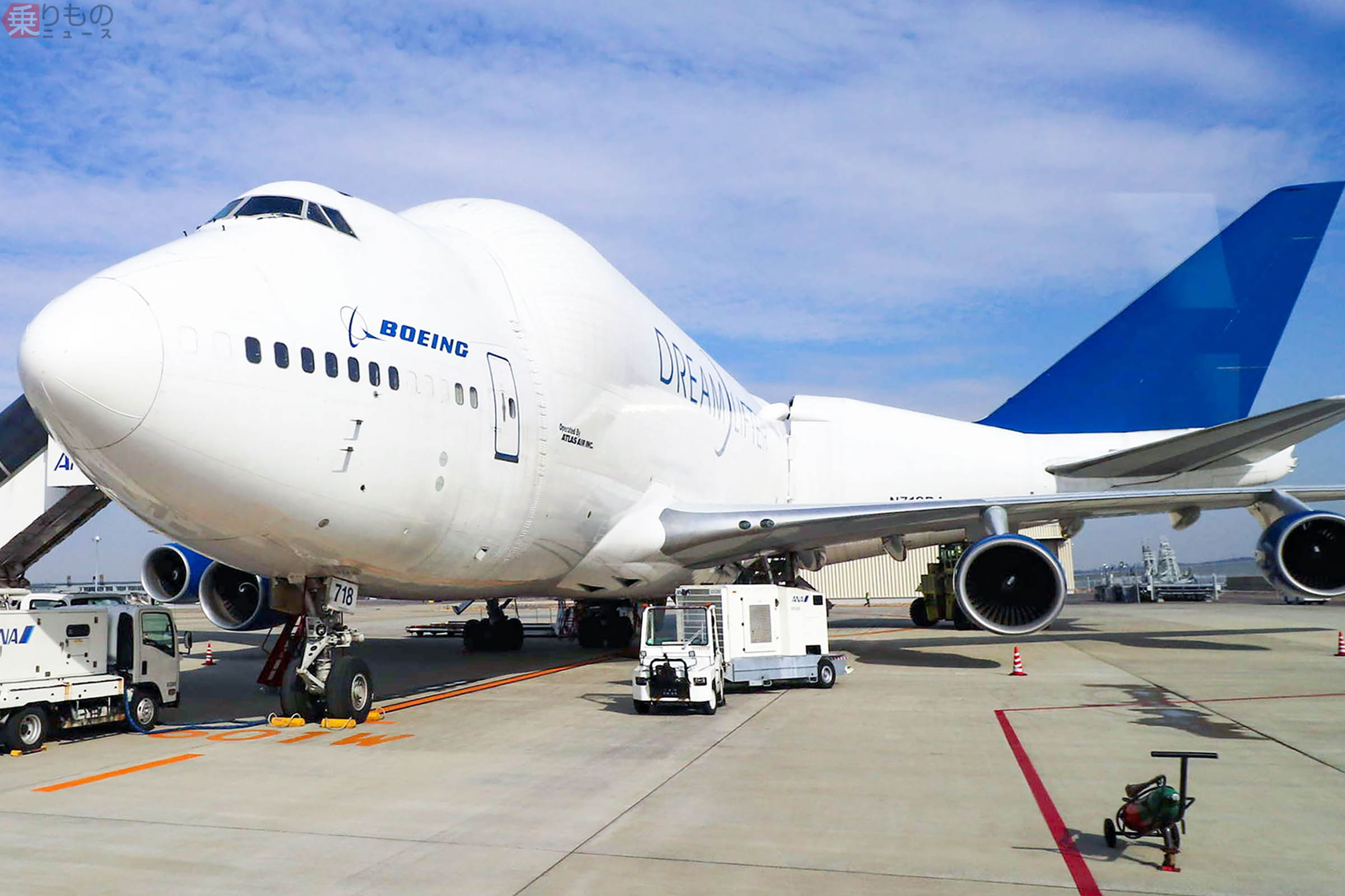 異形のB747貨物機「ドリームリフター」内部に入る 世界で4機のみ 主翼
