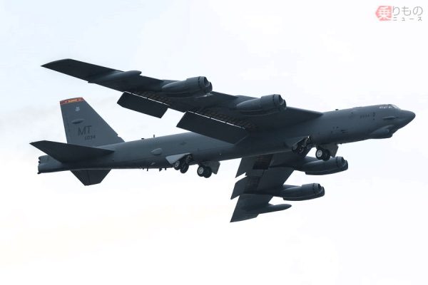 南シナ海のさらに先まで！」米空軍の戦略爆撃機B-52史上初めて