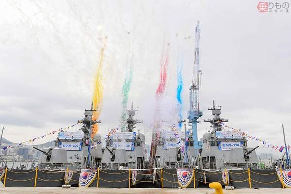 40ノット以上で疾走OK 韓国海軍 釜山で新高速艇4隻の進水式を同時開催